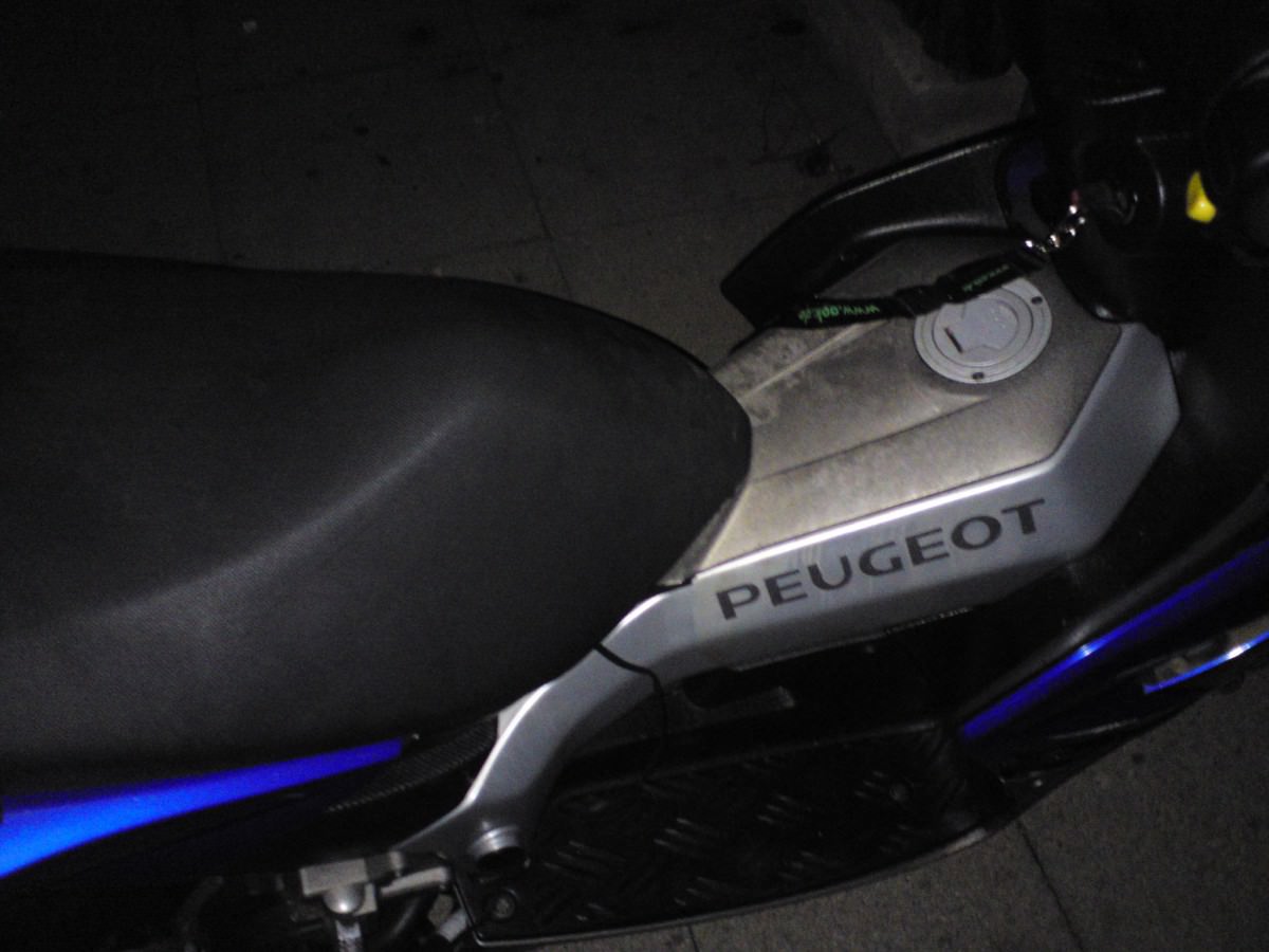 Den hab ich für 50€ bekommen Motor und alles Top nur Frontschaden.