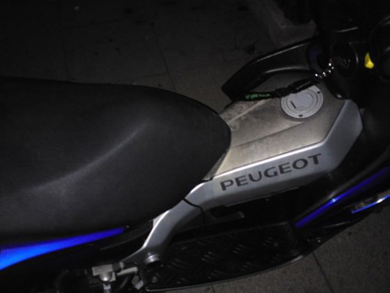 Den hab ich für 50€ bekommen Motor und alles Top nur Frontschaden.