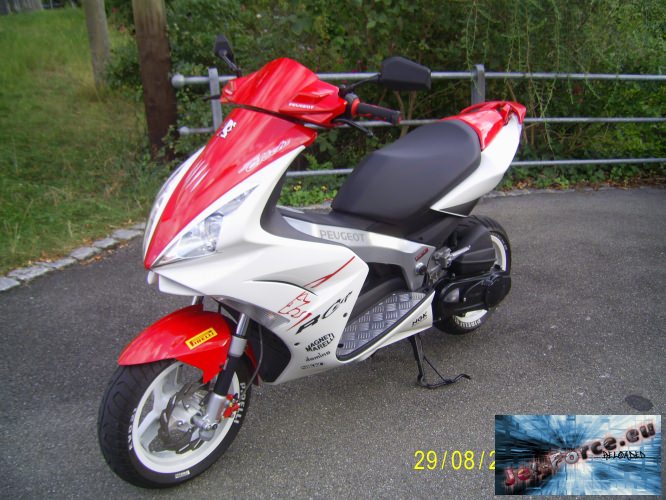uuuuaaahhhh.....mal wieder n pic von meim roller ^^