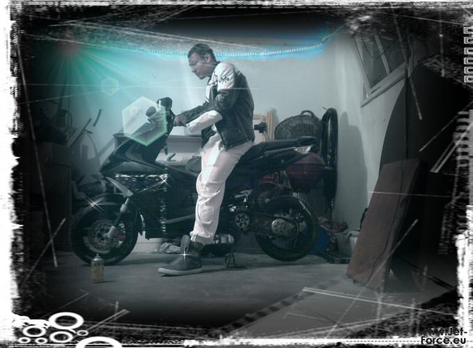 MEIN SCOOT AT NIGHT