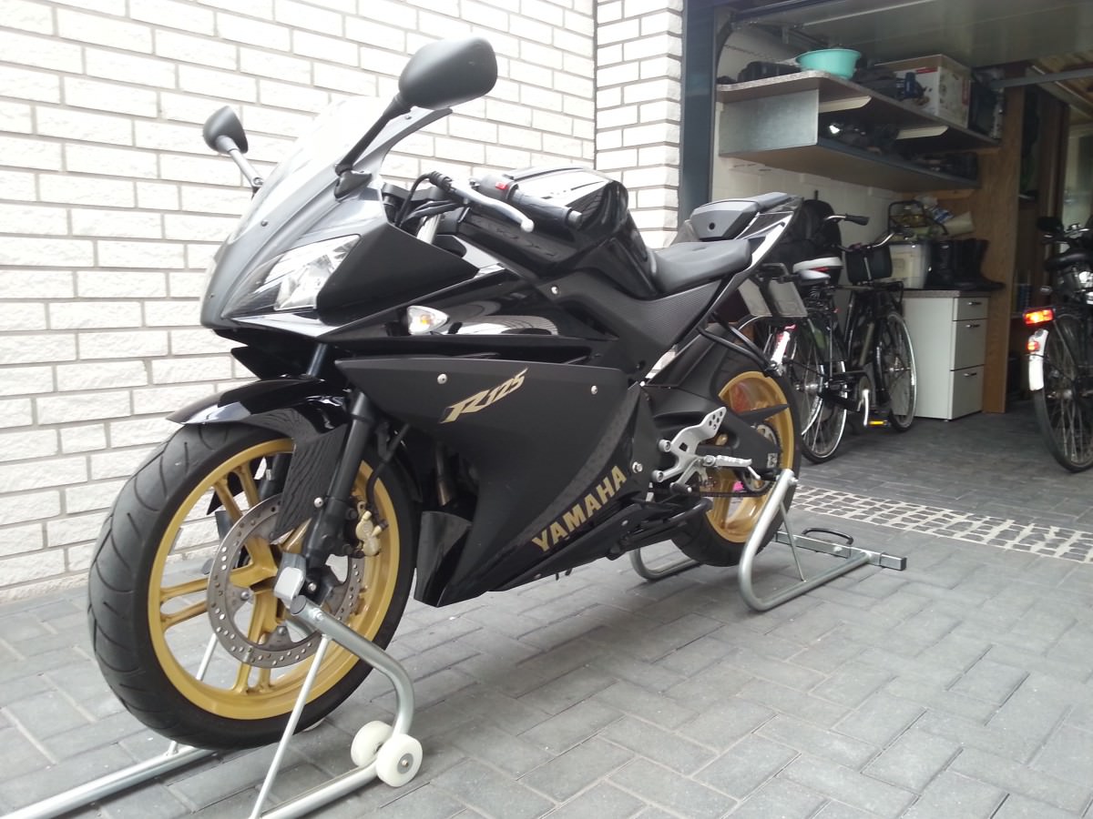 r125