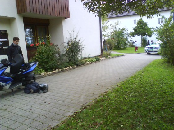 bei meim bro vor der haustür