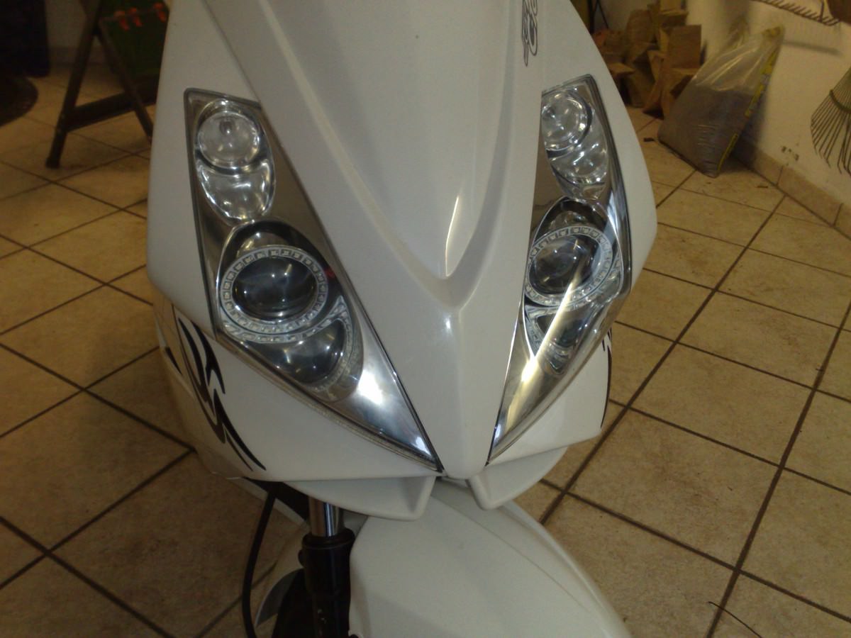 Angel Eyes, Chrom Scheinwerfer mit Xenon Brine, Blinkergläser und Rücklichtgläser im "Ice-Style"