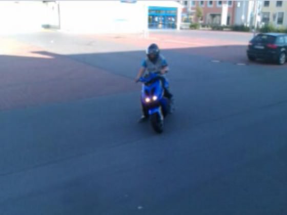 mit JET_TuninG auf dem LIDL Parkplatz quietscher ziehen ^^ war schon lustig (: