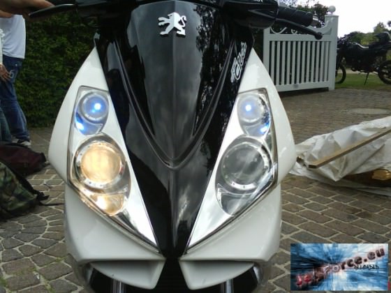 Blaue standlichter vom kumpel ;)