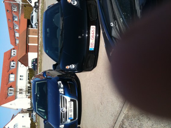 der r36 von meinen dad 300ps und der lambo von meinem nachba 450 ps