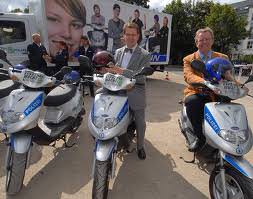 Wenn solche bei uns fahren muss man nicht nur n rollr haben sondern auch getunt !