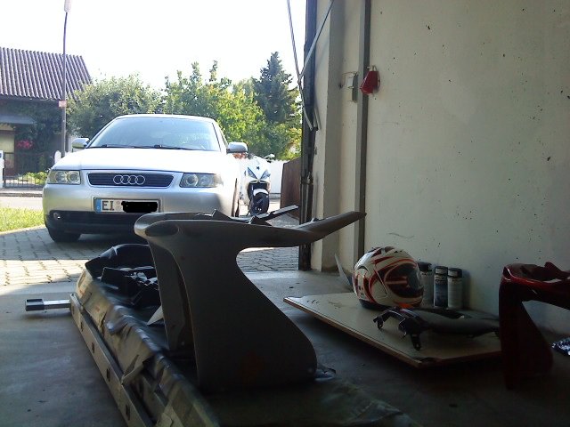 Verkleidung vom aerox geschliffen und lackiert :D