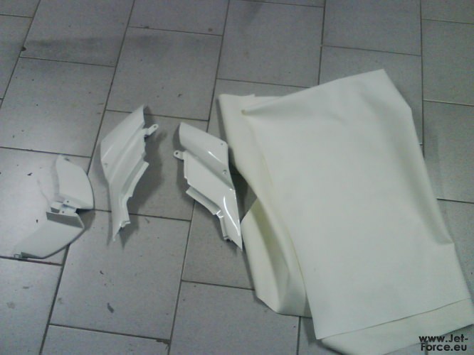 Lacken lassen und neues leder für die sitzbank =)