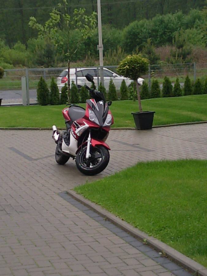 Vorm Rollerladen noch ohne Felgendinger ^^ und einma heute vorm TOOOOOOM