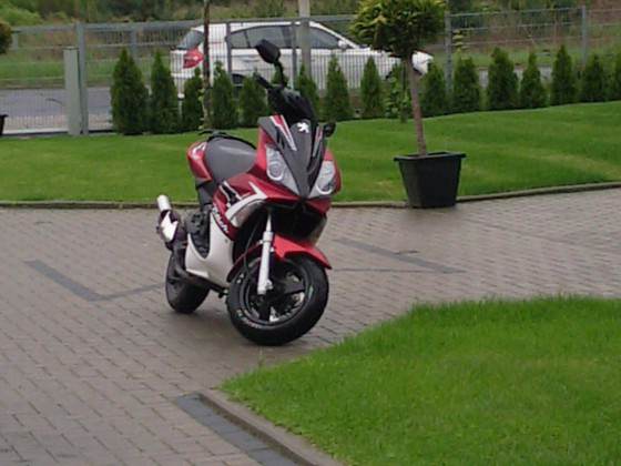 Vorm Rollerladen noch ohne Felgendinger ^^ und einma heute vorm TOOOOOOM