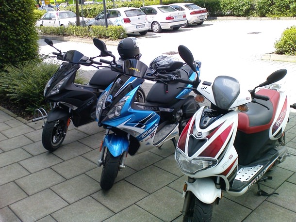 Ein Geiler Tag und 2 geile roller naturlich mein jet und der ( keeway) BLAUE