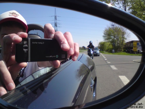 auf dem weg zum Trödelmarkt xD Marcel mit 80 hinter uns her :D