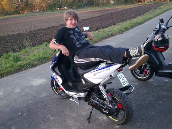 Ich auf meinem Scoot am chillen