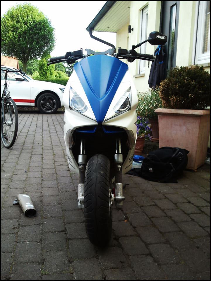 dieser roller wird nicht gejagt, er fährt in zivil!