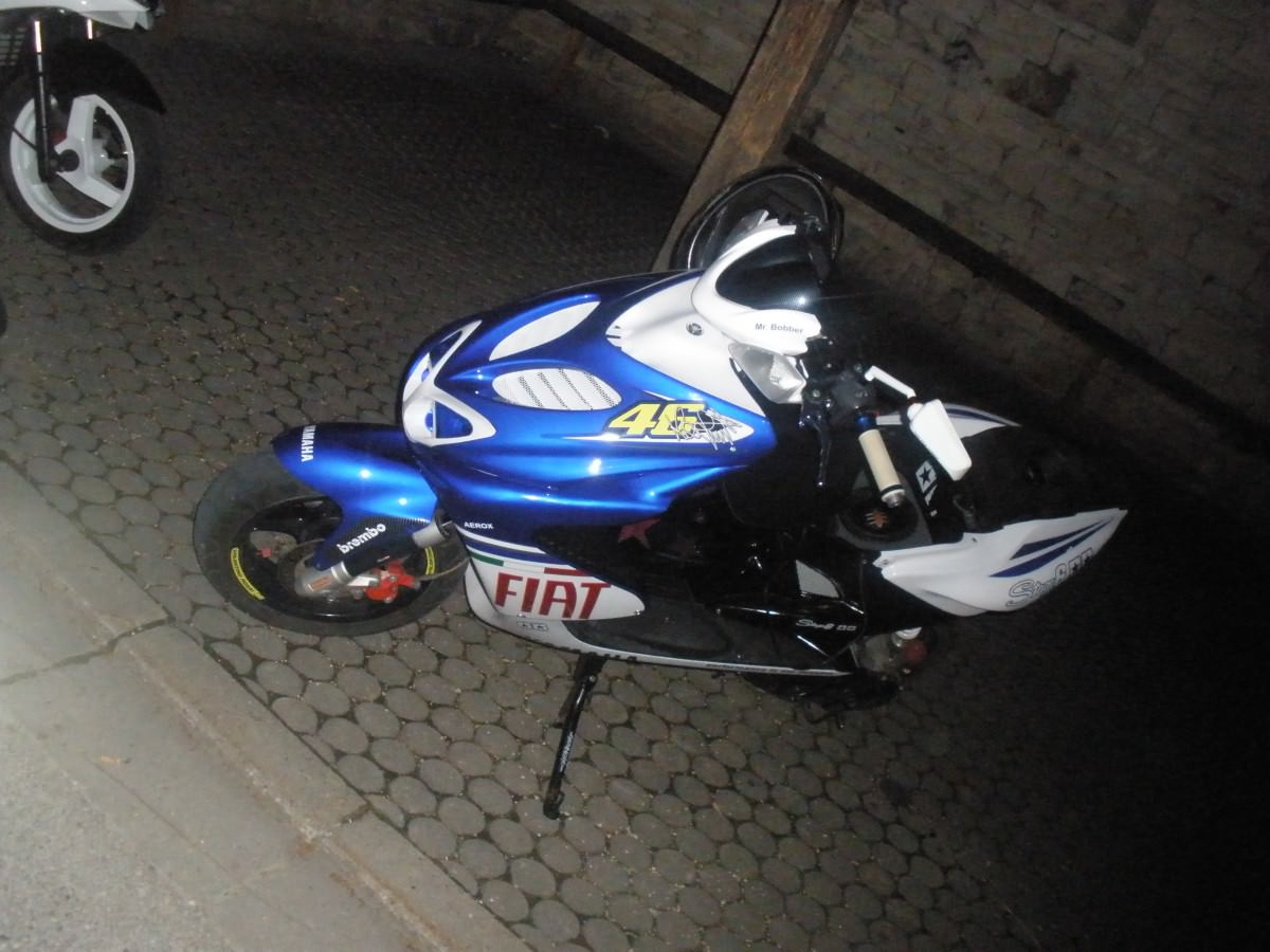 scoots<33