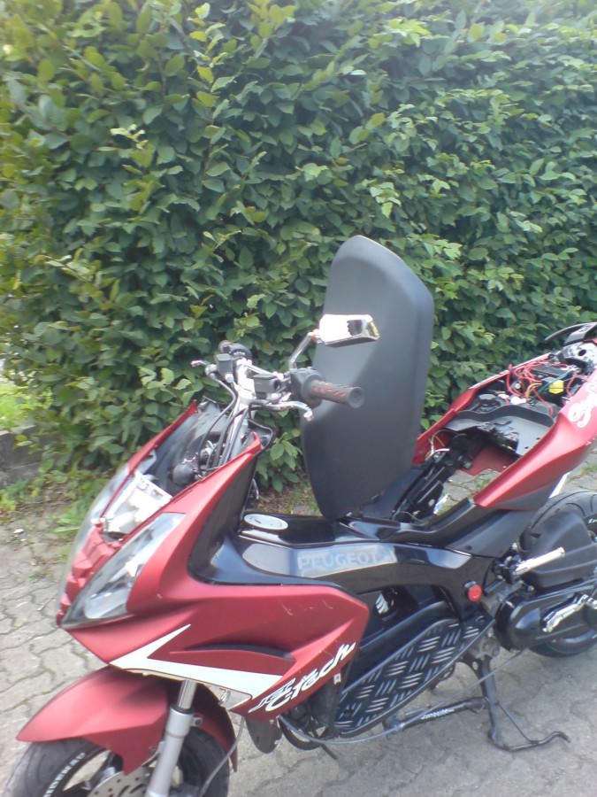 Heute Verkleidung angebaut, neu gelackter innenraum dran.. ;) hochglanz schwarz.