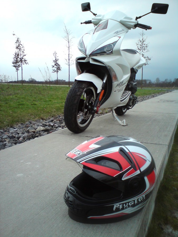 Der Scooter+Helm
