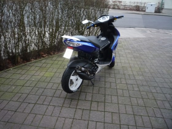 Neuer Schlappen & auspuff dran gebaut :)