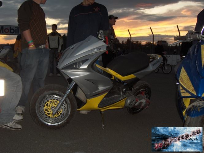 scooterweekend125.jpg