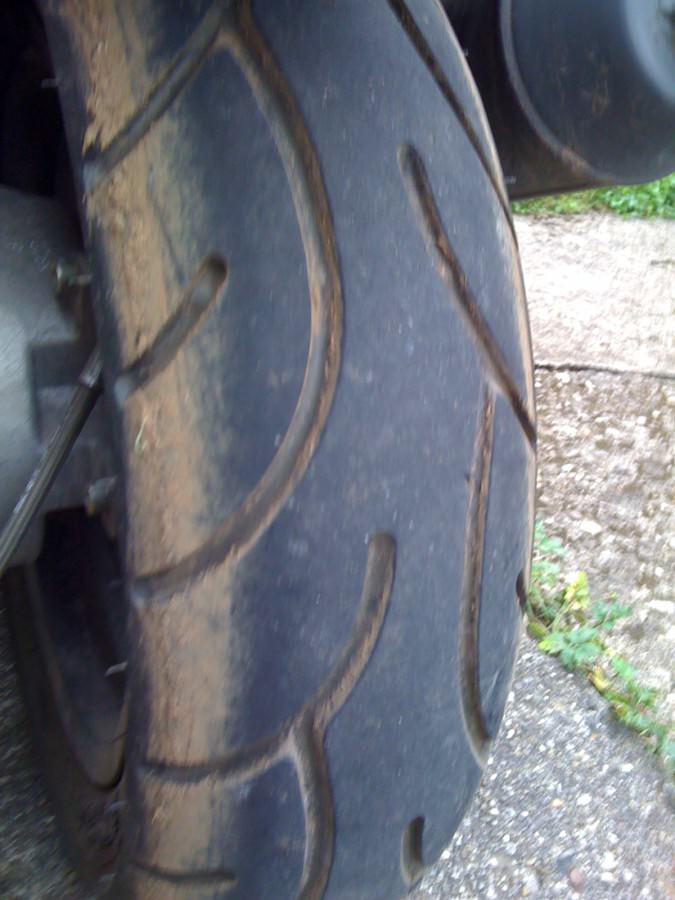 Roller*Kratzer:(*blick ins Helmfach