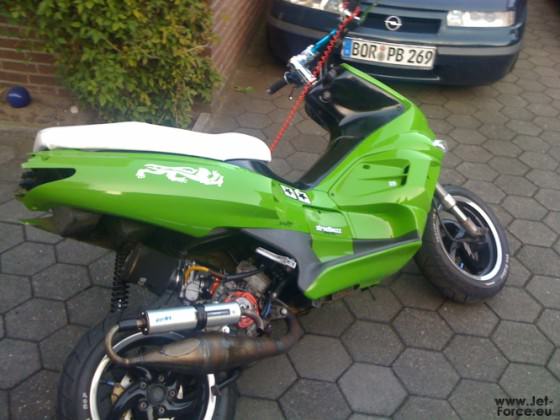 Alle Motorteile stehen zum verkauf bis auf den polini pott