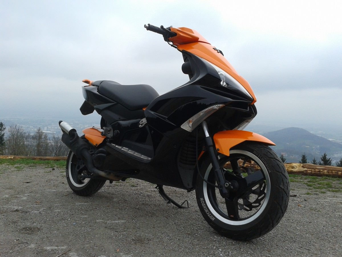 orangeblack jetts