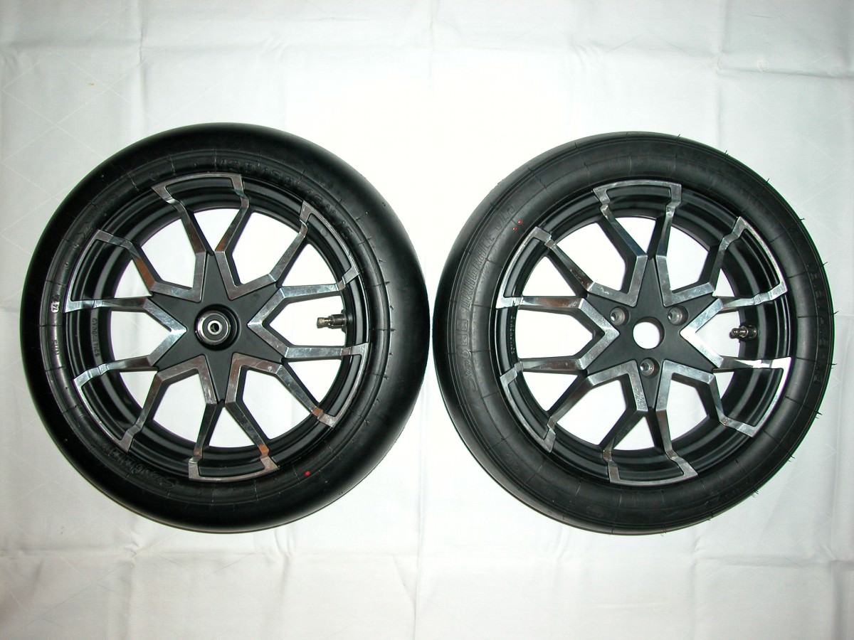 Gyronetics Spider Felgensatz & Stag6 R/T RACING Slicks