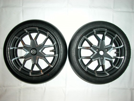 Gyronetics Spider Felgensatz & Stag6 R/T RACING Slicks