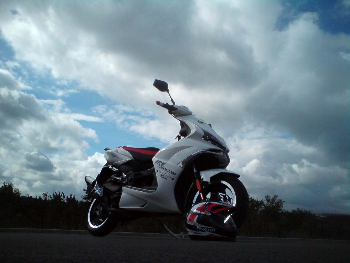 Der Scooter+Helm