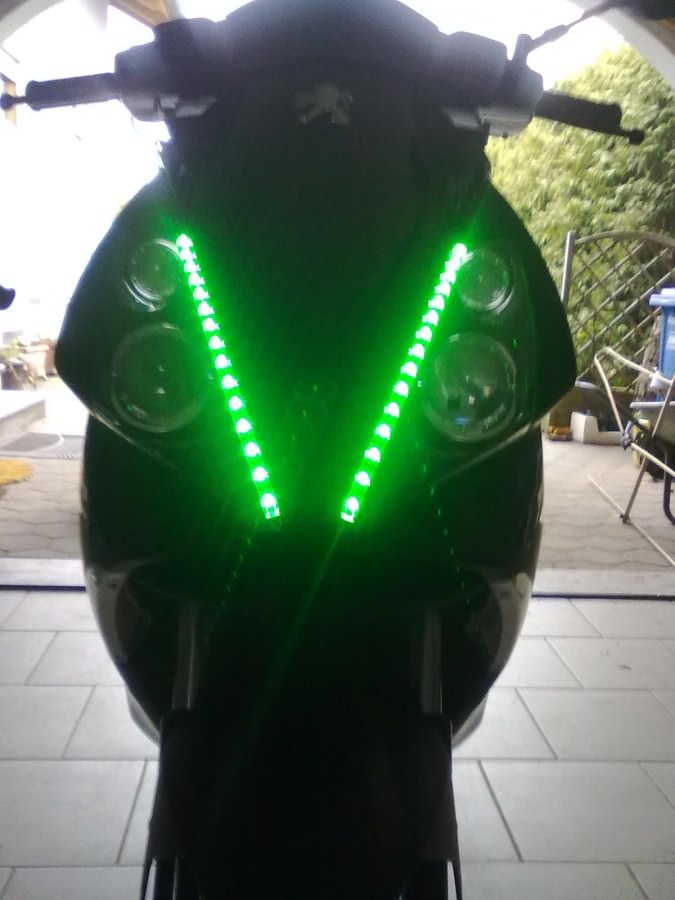 jeay gestern endlich meine led´s angeschloßen sieht doch geil aus +remote control zum ein und ausschalten