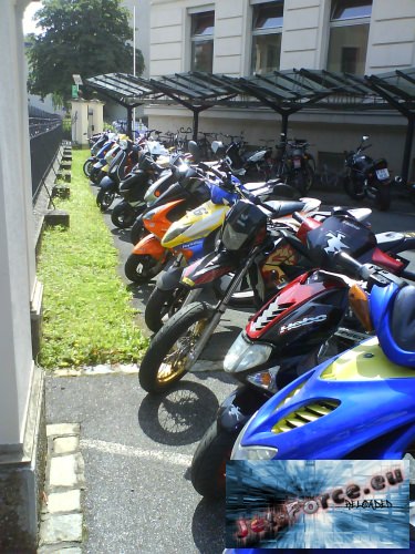 mopedz @ my schul :D