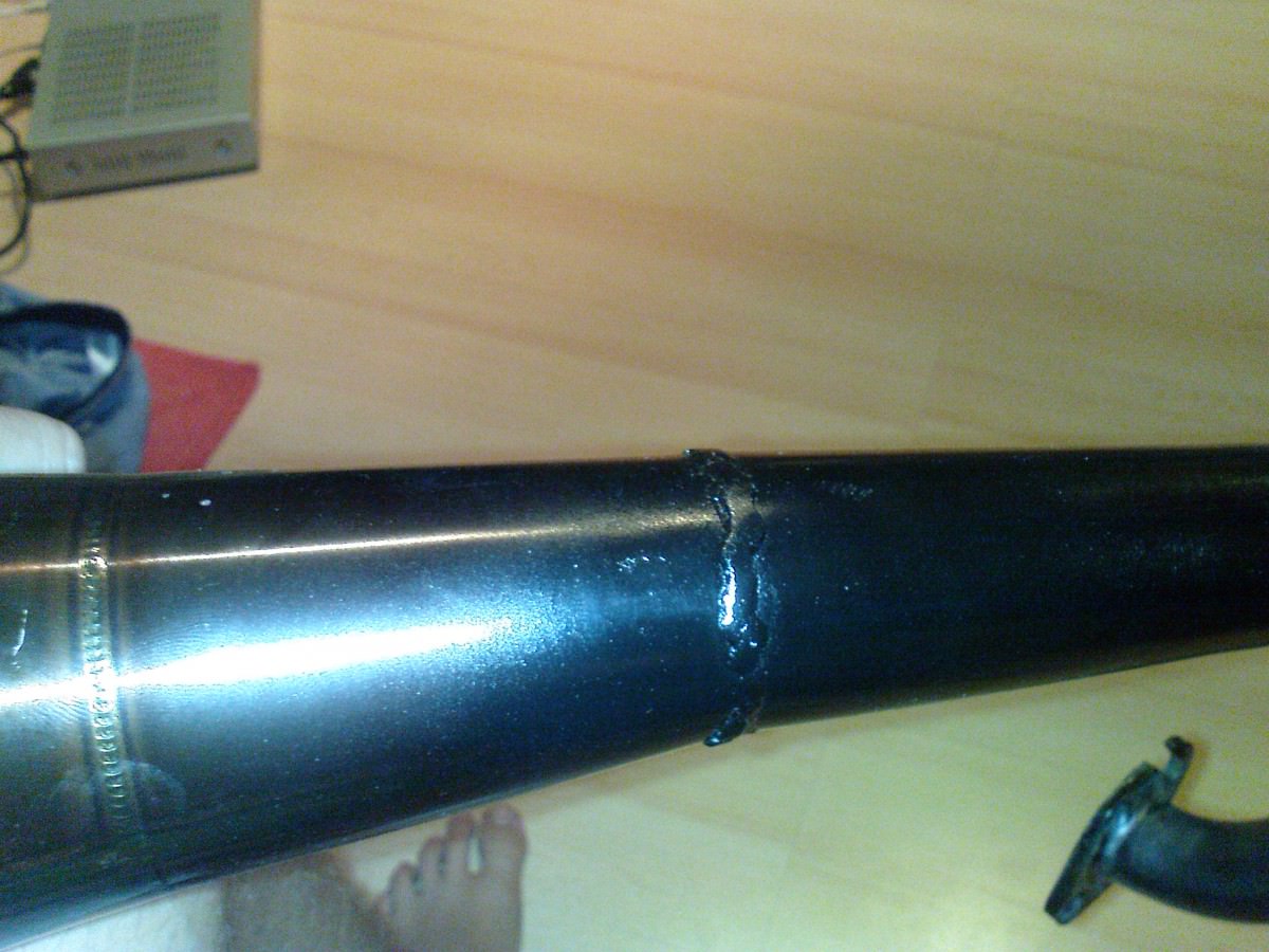 pott geschweißt ( weil die nachkrümmerdrossel in die glocke rein is )   was meint ihr....gut ???? vill noch n bisschen abschleifen...