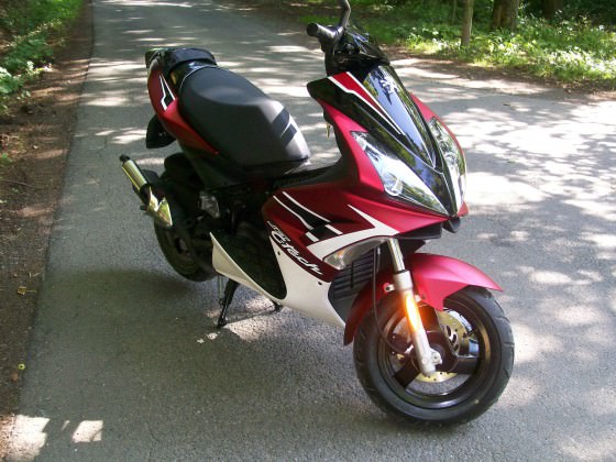 Da war der Roller mal 1 Tag alt *__*>>>> war ne geile Zeit :)