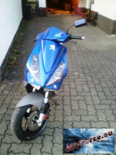 Auch ma mein Roller...ich weiß der Tankdeckel is extrem hässlich
