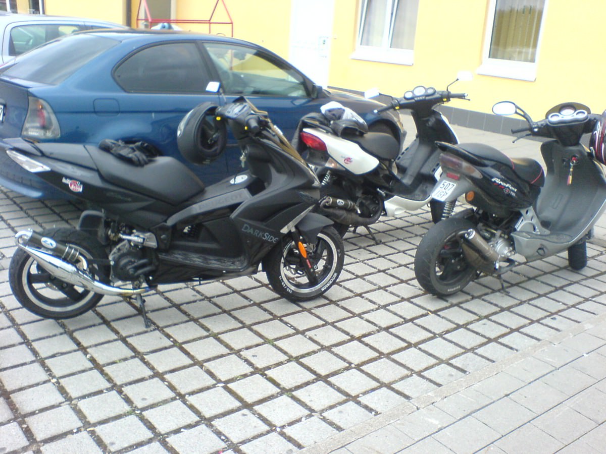 mein jet force und der speedfight 2 und malaguti f15 von meinen kumpels :D