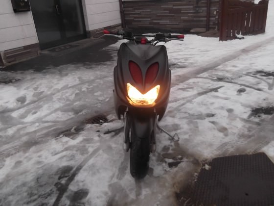 Kühlergrilllamellen rausgesägt, rotes racinggitter in Front, str8 Downi mit bcd aufnahme