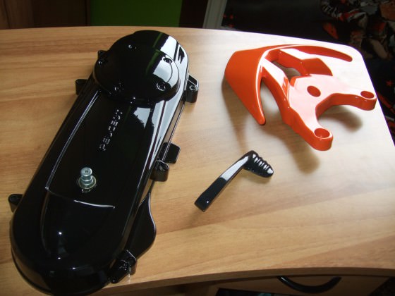 spoiler und deckel + kicker hochglanz gelackt^^