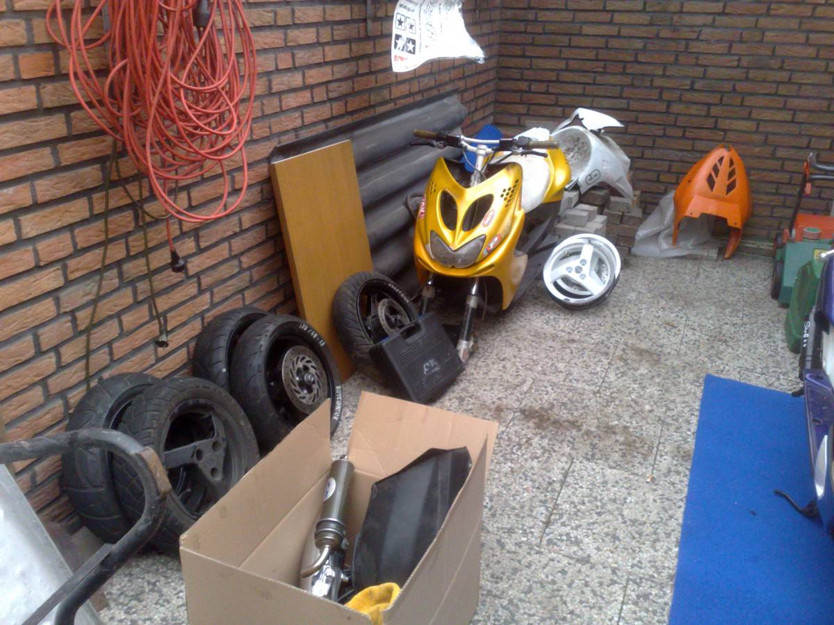 alles zu verkaufen viele jetforce felgen aerox custom heck .....