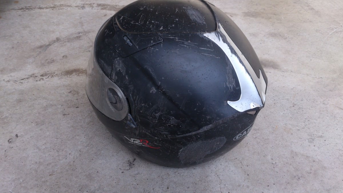 Unfall...Danke Helm!