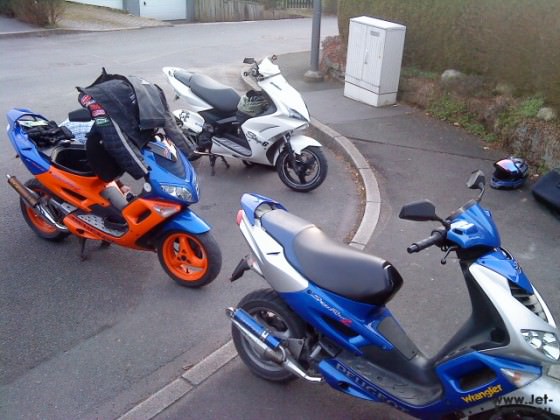 kolegen beim roller frisieren xD
