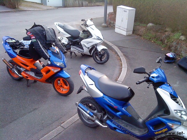 kolegen beim roller frisieren xD