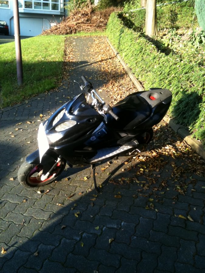 meine 2. tighte bitch xD ; Rennroller (: