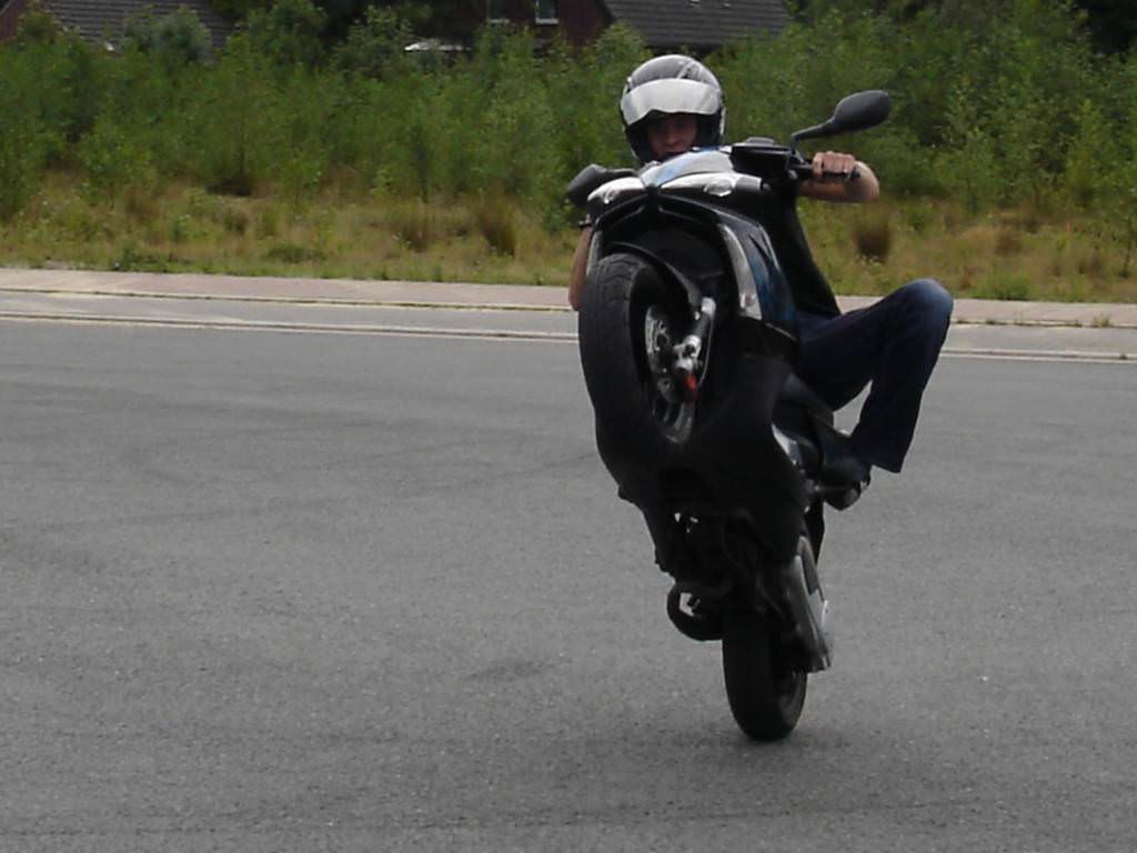 Wheelie  ( Schaut Euch Das Video An )