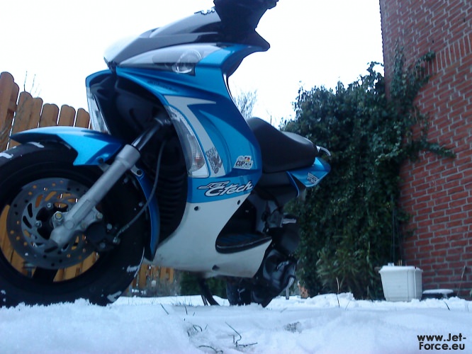 Meiner durfte auch mal mit Schnee spielen :)