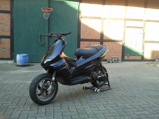 Black - Red Runner