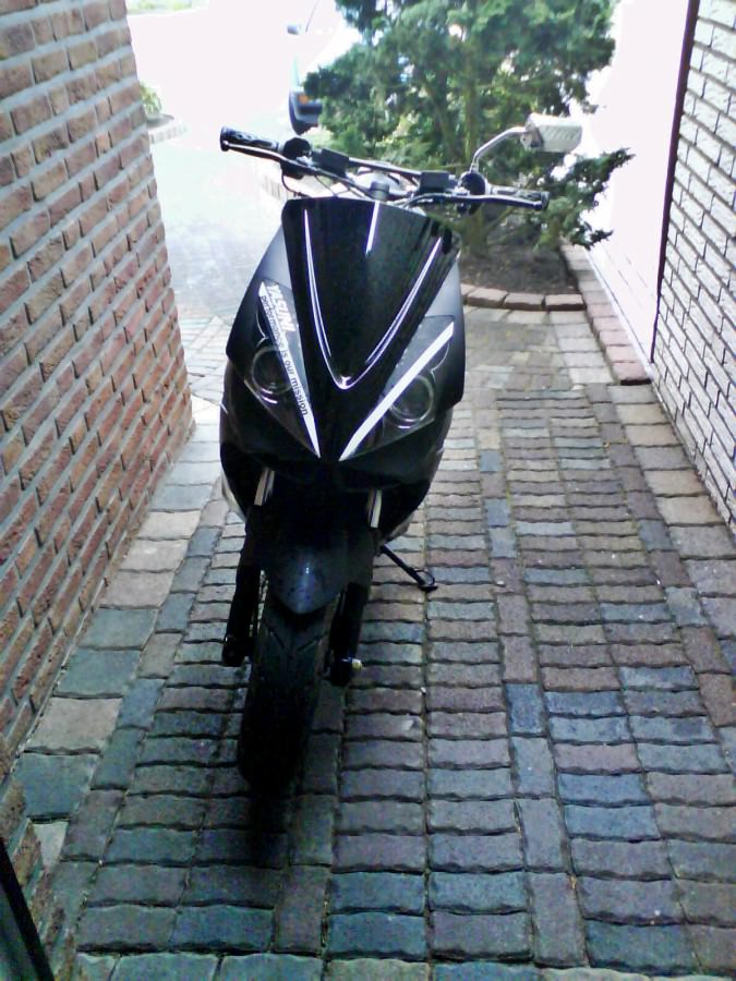 Downi :)) SUCHE SCHEINWERFER
