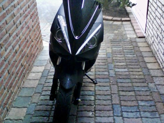 Downi :)) SUCHE SCHEINWERFER