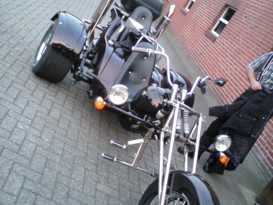 Trike von nem Bekannten ;D Und der Motor von nem Käfer...Riiichtig Frech