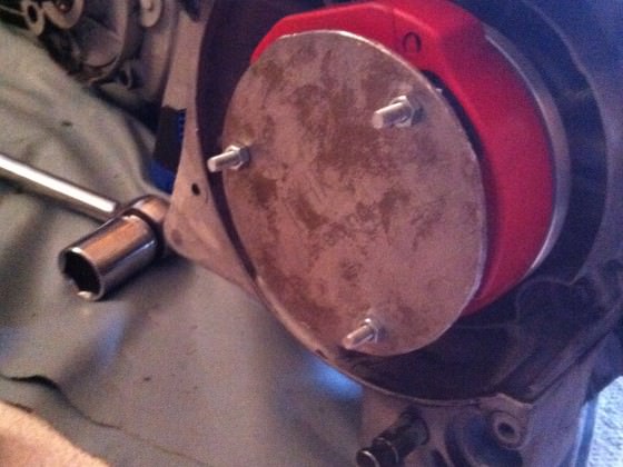 Zündung eingestellt und Rotorabdeckung montiert